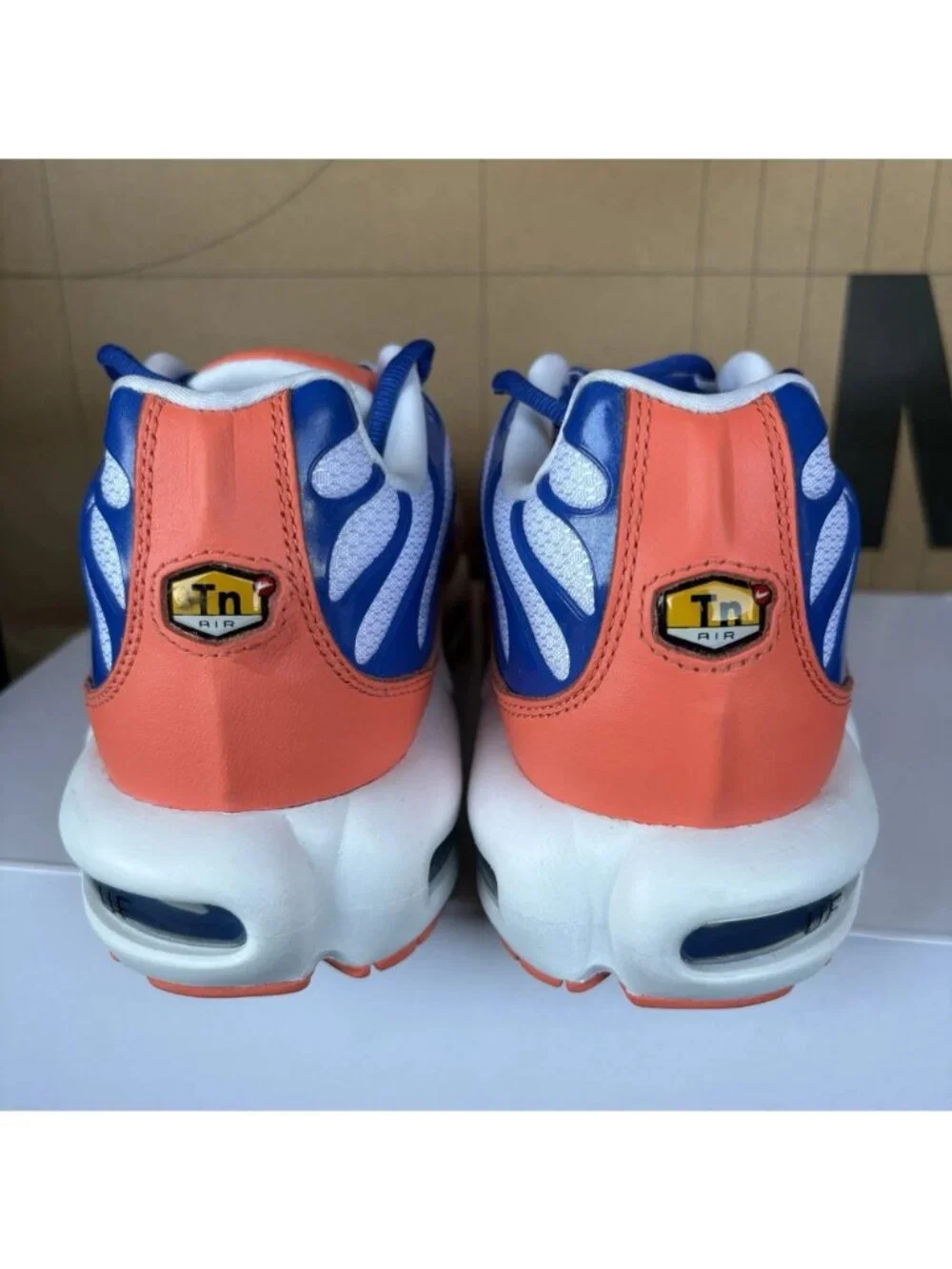 NEW Nike Air Max Plus Blue Coral White HF0665-900 Men Size 10, Womens 11.5